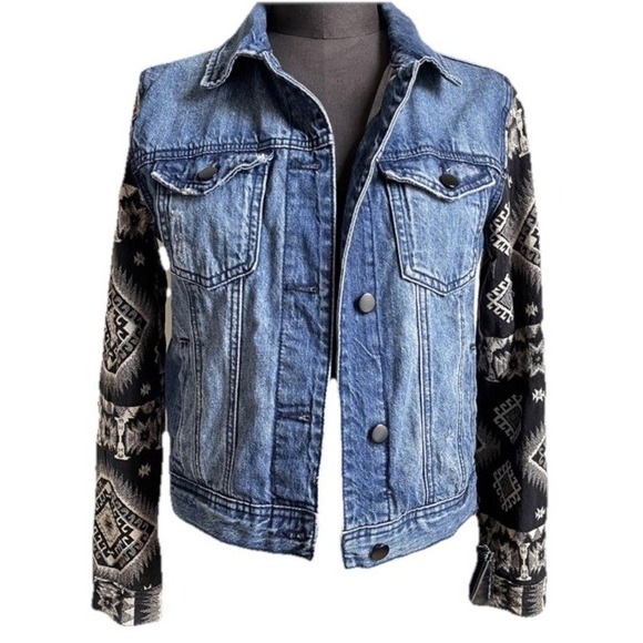 Boho‎ Denim Jean Jacket Women’s Small Aztec Woven Sleeve Casual Chic - Picture 2 of 6